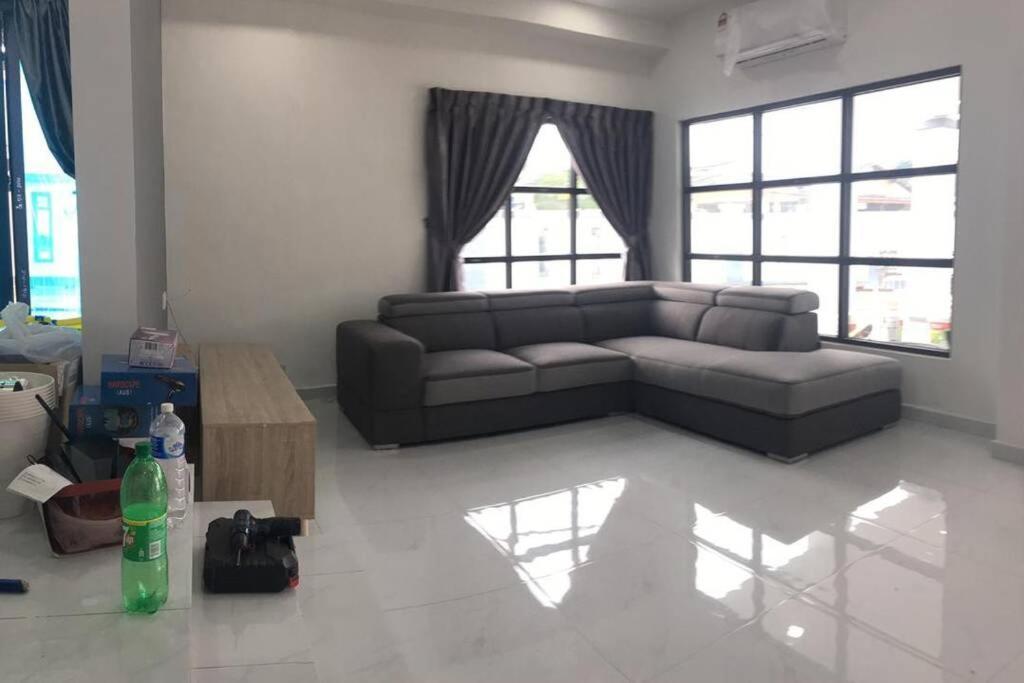 22Pax :Taman Pelangi Party House Nearby Midvelly Villa Johor Bahru Buitenkant foto