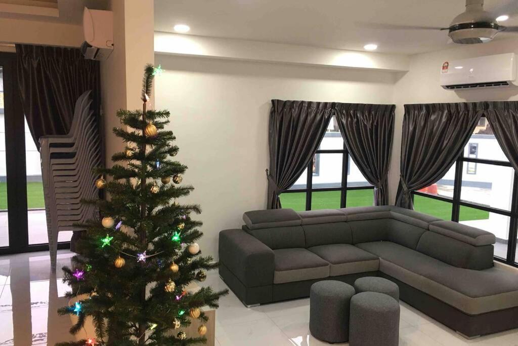22Pax :Taman Pelangi Party House Nearby Midvelly Villa Johor Bahru Buitenkant foto