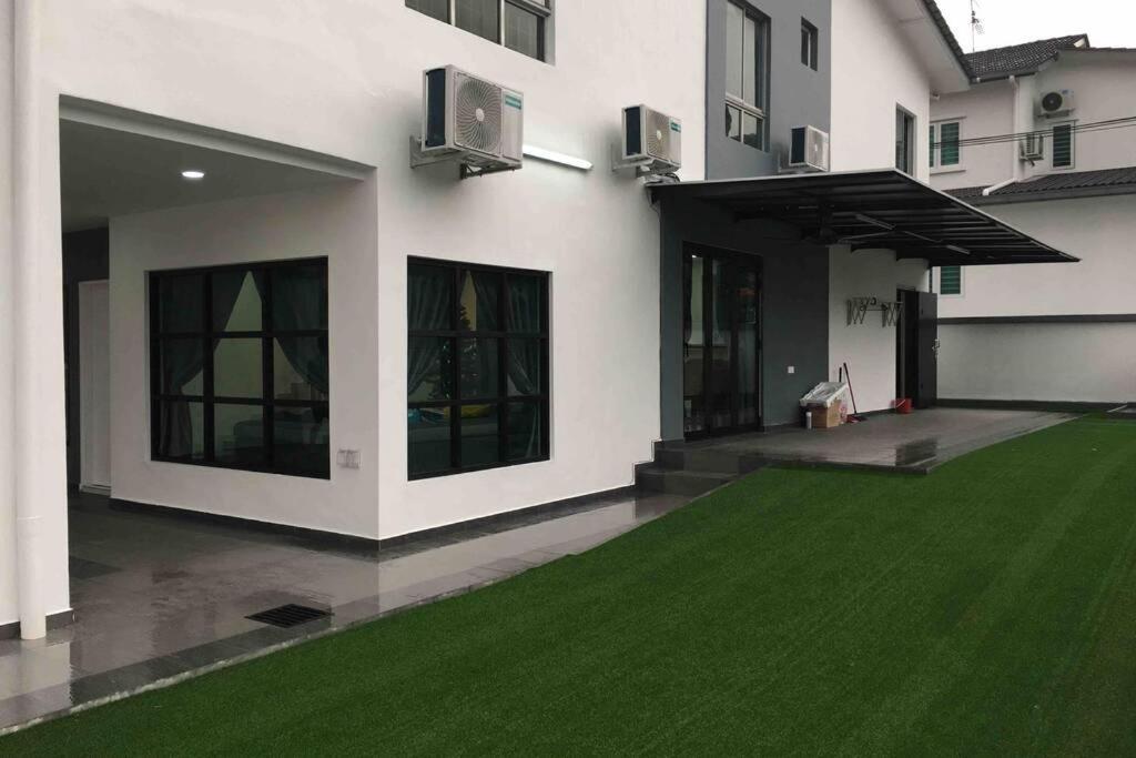 22Pax :Taman Pelangi Party House Nearby Midvelly Villa Johor Bahru Buitenkant foto